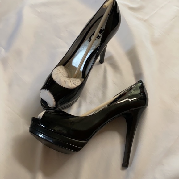 Browns ID patent leather platform heel shoes. Color black. Size 8 1/2. New. - Picture 2 of 5